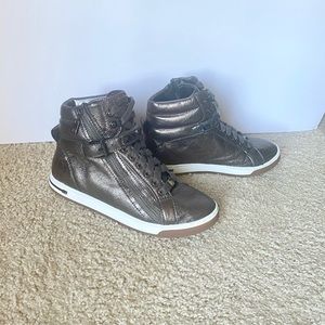 Michael Kors Sneaker. Leather. Rubber. 8M. Bronze.
